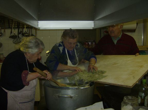 album/cena_beneficenza_15_02_2008/cucina_2.jpg