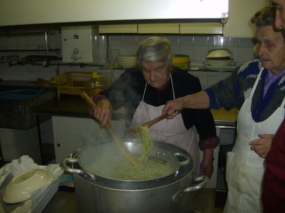 album/cena_beneficenza_15_02_2008/cucina_3.jpg