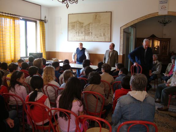 album/inaugurazione_mappa_17_05_2010/inaugurazione_mappa_17_05_2010_14.jpg