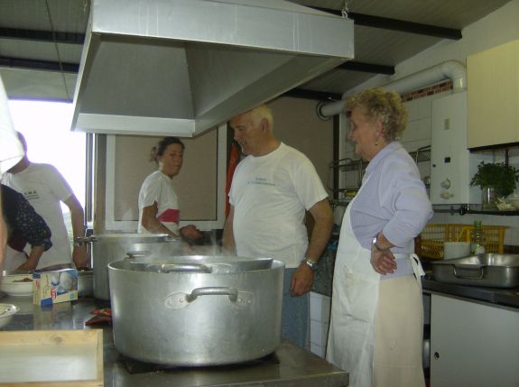 album/sagra_ravioli_2008_venerdi_lavoranti/sagra_ravioli_2008_venerdi_lavoranti_08.jpg