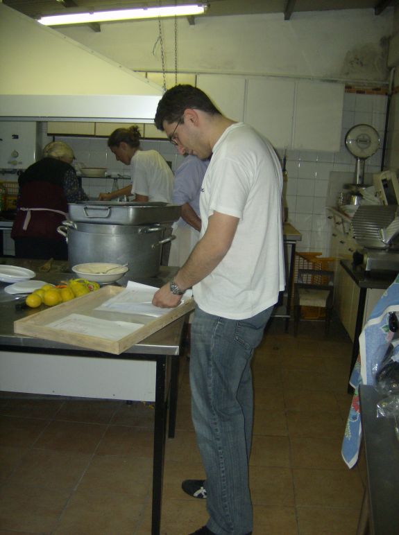 album/sagra_ravioli_2008_venerdi_lavoranti/sagra_ravioli_2008_venerdi_lavoranti_14.jpg