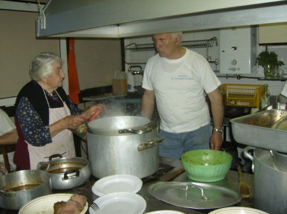 album/sagra_ravioli_2008_venerdi_lavoranti/sagra_ravioli_2008_venerdi_lavoranti_20.jpg