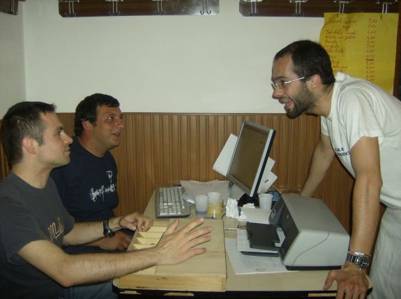 album/sagra_ravioli_2008_venerdi_lavoranti/sagra_ravioli_2008_venerdi_lavoranti_21.jpg