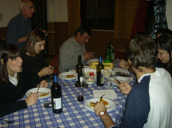 album/supercena_26_10_2007/tavolata_3.jpg