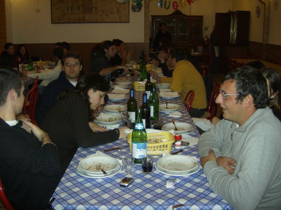 album/supercena_26_10_2007/tavolata_4.jpg